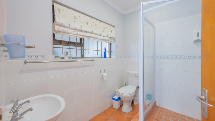 5 Bedroom Property for Sale in Struisbaai Western Cape